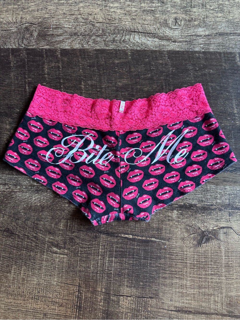 VS PINK RARE 2014 Bite Me Lace Trim Boyshort Panties Shorties M